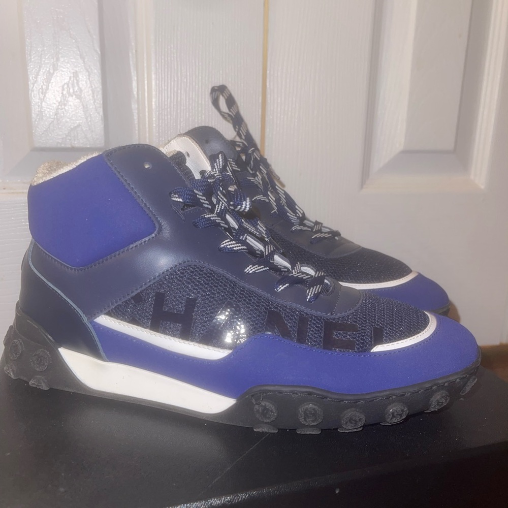 Chanel sneakers size 37.5 worn twice super comfortable. Kept in the box.